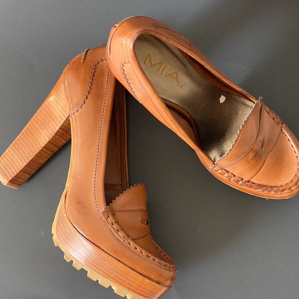 MIA Shoes - Picture 3 of 3